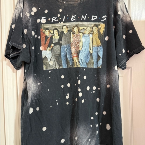 Bundle of 2 Friends Tee Shirts - Picture 4 of 9